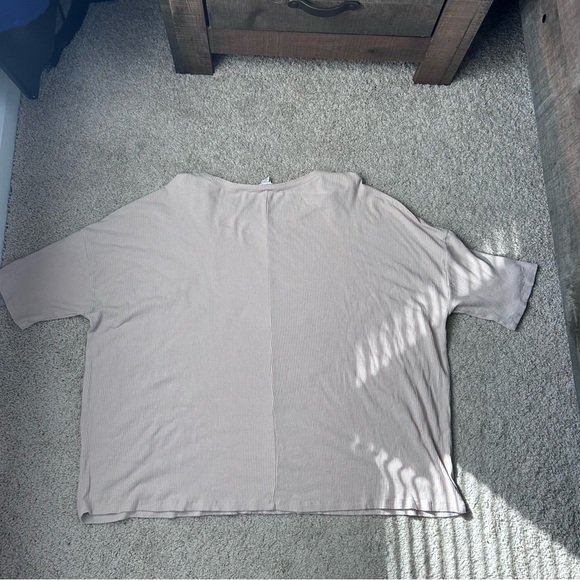 Forever 21 Cream colored loose fitting top XL - Picture 4 of 4